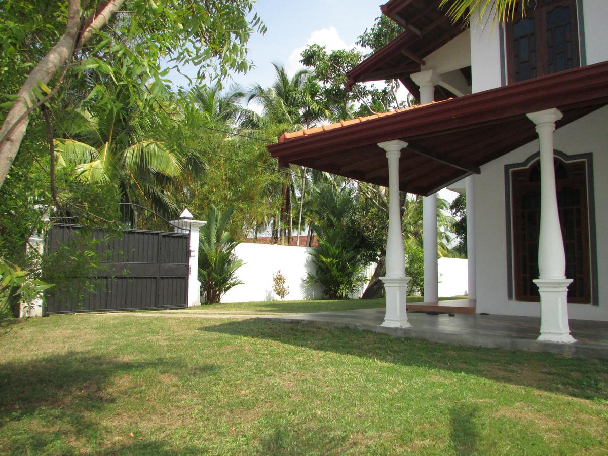 Falcon Villa Induruwa Bagian luar foto
