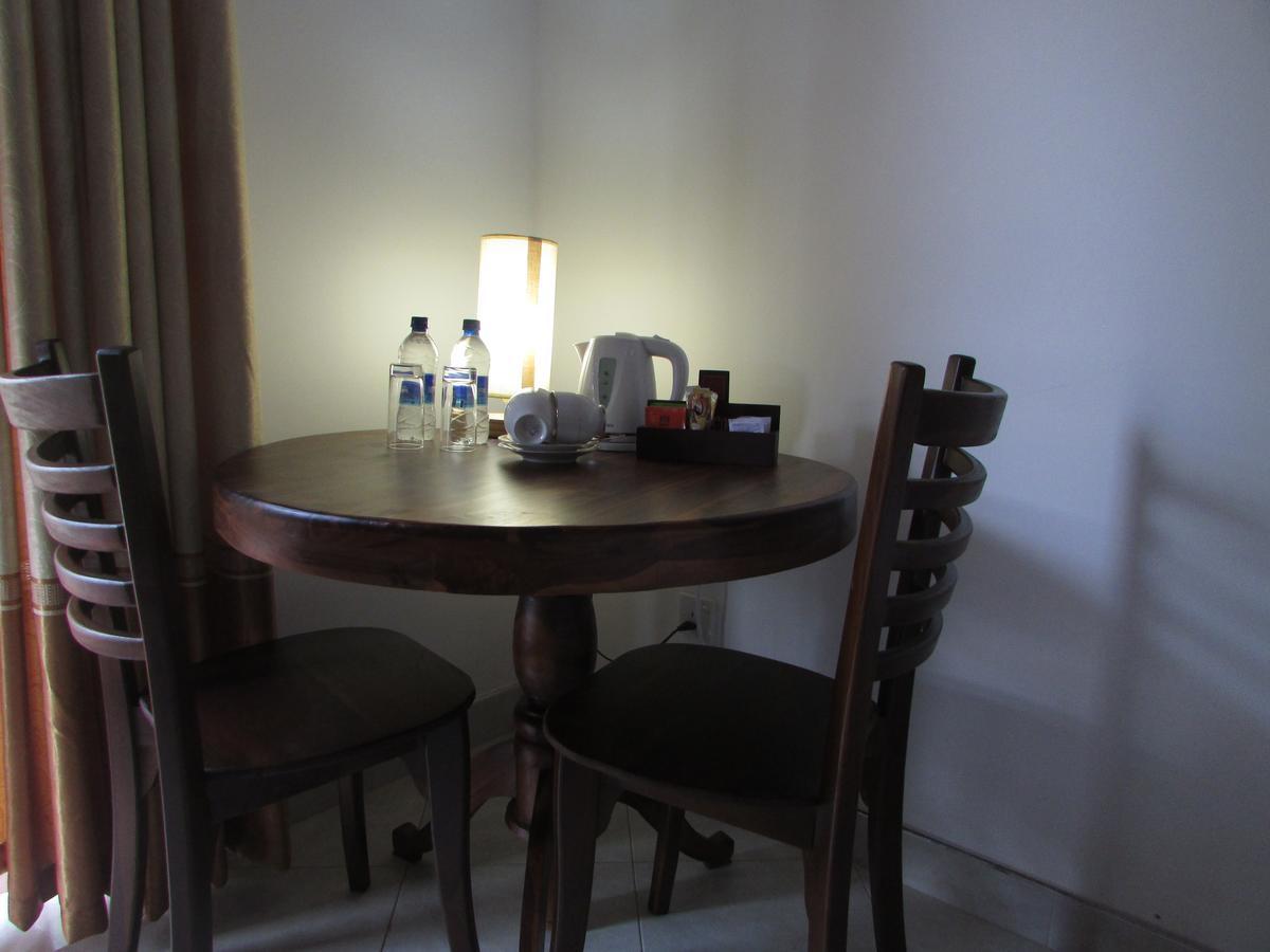 Falcon Villa Induruwa Bagian luar foto
